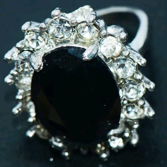 💍 Onyx & Zircon Statement Ring - Picture 2 of 5